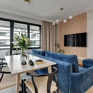 Apartment Doki Living By Blue Mandarin Parking & Foodhall, Danzig